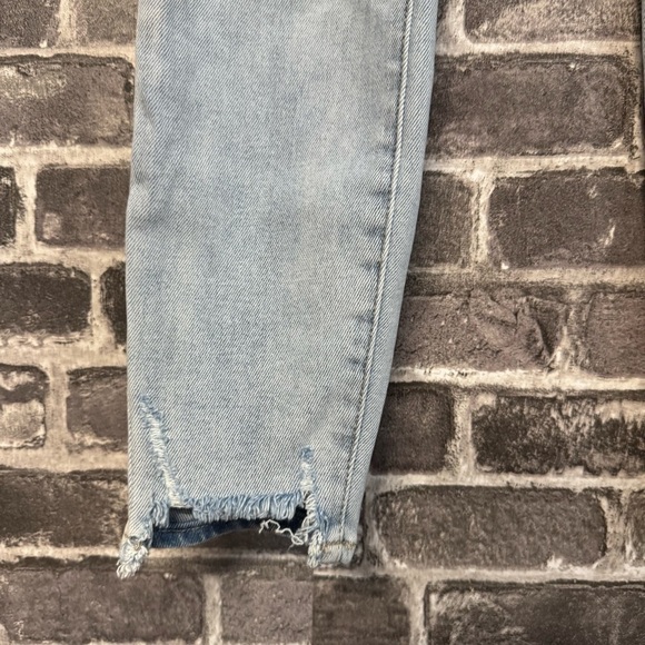 NWT Cello the Kellie jeans light wash skinny distressed chewed hem - Picture 8 of 12